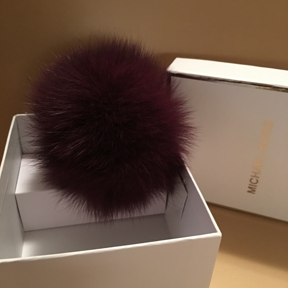 NWT - MICHAEL KORS PLUM FOX FUR POM KEY FOB - Picture 4 of 6